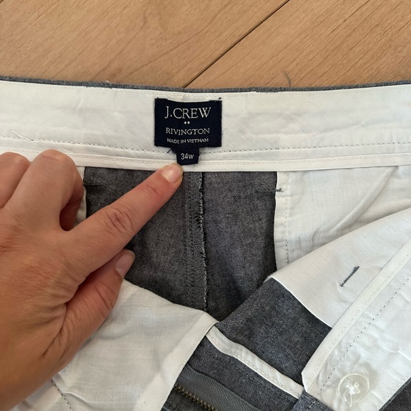 J. Crew RIVINGTON Men's 34W, 11” Grey Chambray Short - Picture 3 of 3